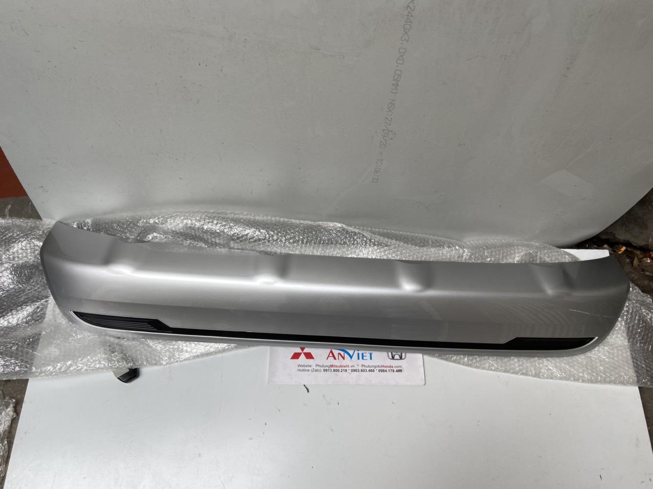 Ốp cản sau xe Xpander