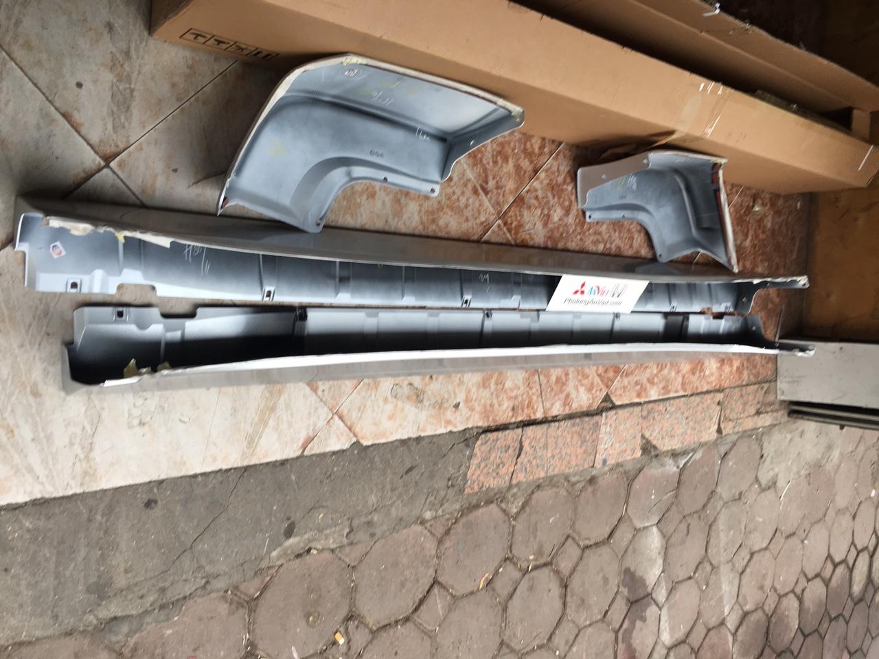 Ốp hông xe Xpander