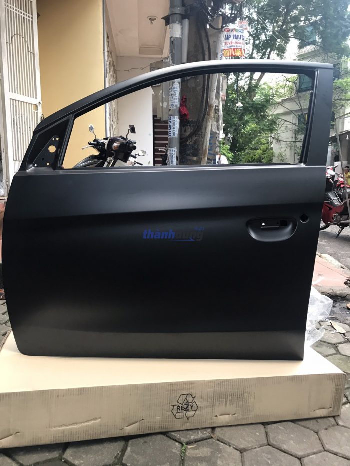 Cánh cửa trước bên lái xe Xpander